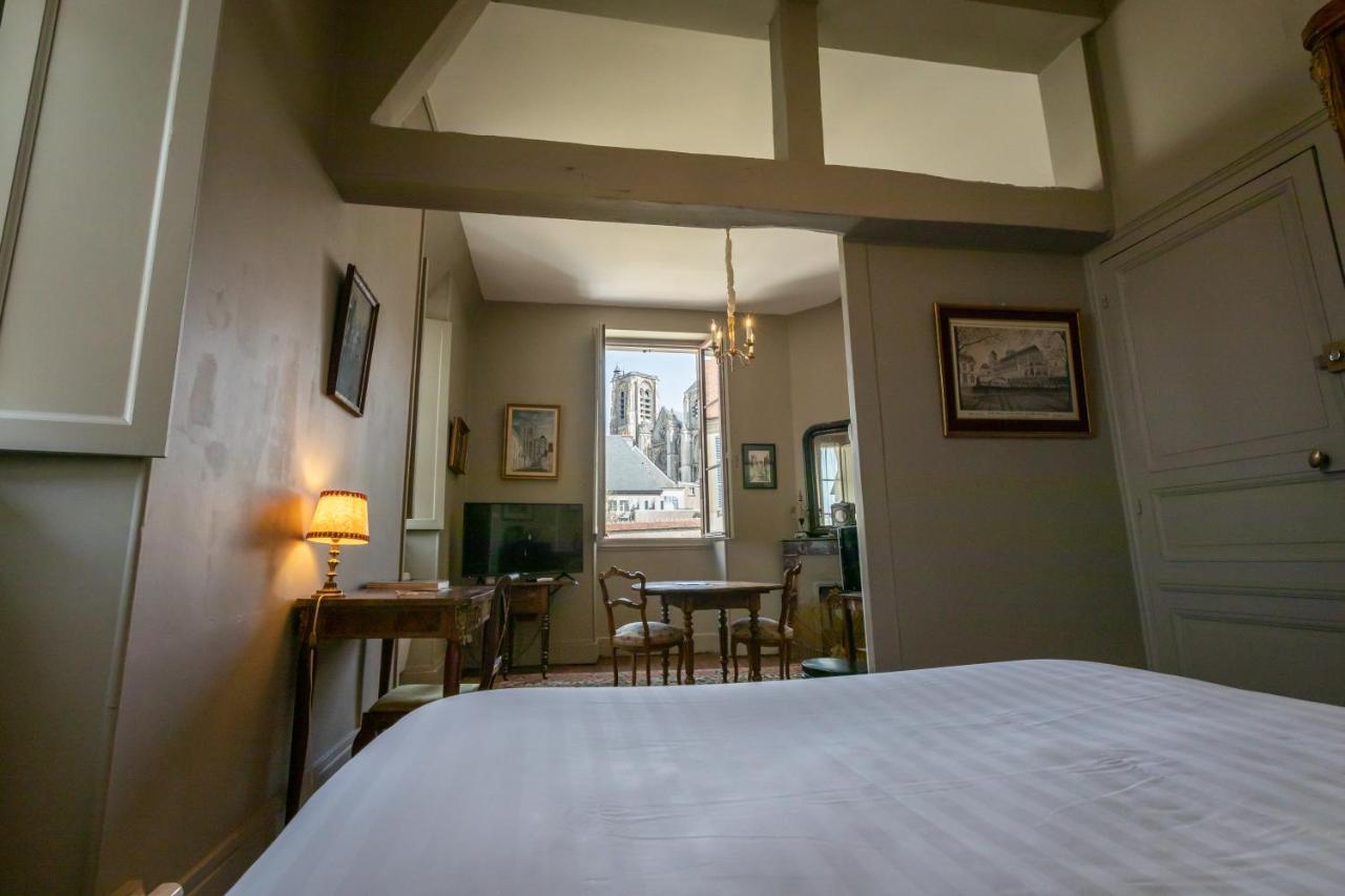 בורז'ה L'Hotel De Panette, Entree Sainte Chapelle - Cathedrale מראה חיצוני תמונה