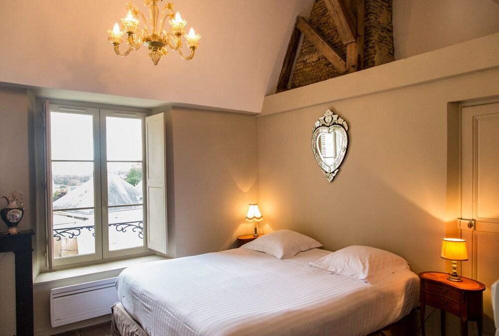 בורז'ה L'Hotel De Panette, Entree Sainte Chapelle - Cathedrale מראה חיצוני תמונה