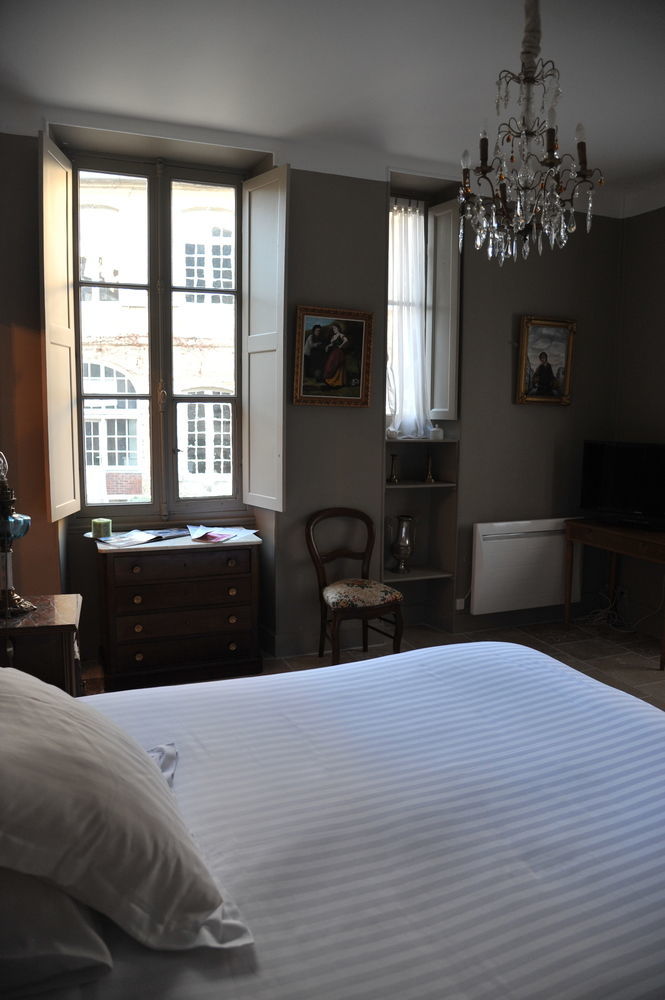 בורז'ה L'Hotel De Panette, Entree Sainte Chapelle - Cathedrale מראה חיצוני תמונה